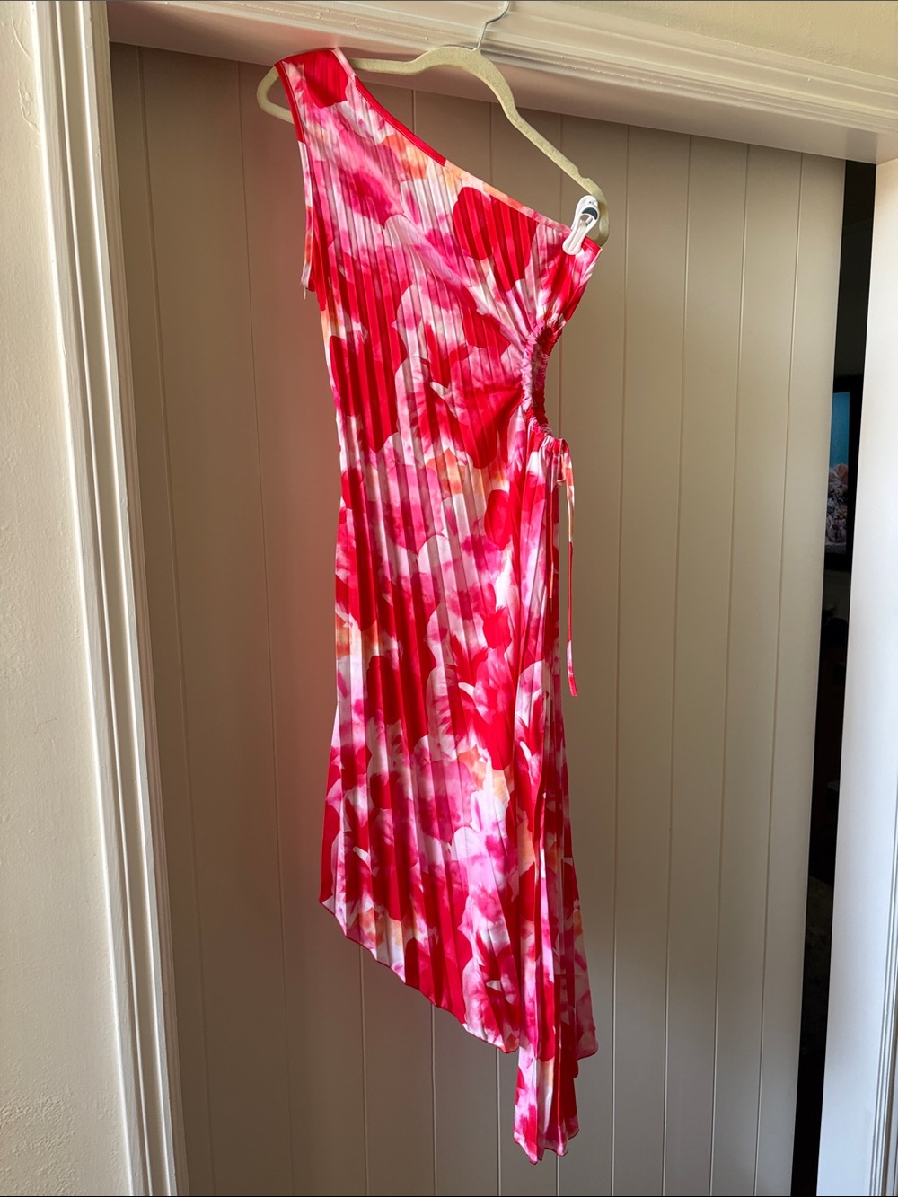 One-Shoulder Pink Floral Asymmetric Dress
